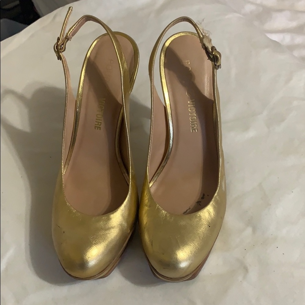 Shoe
